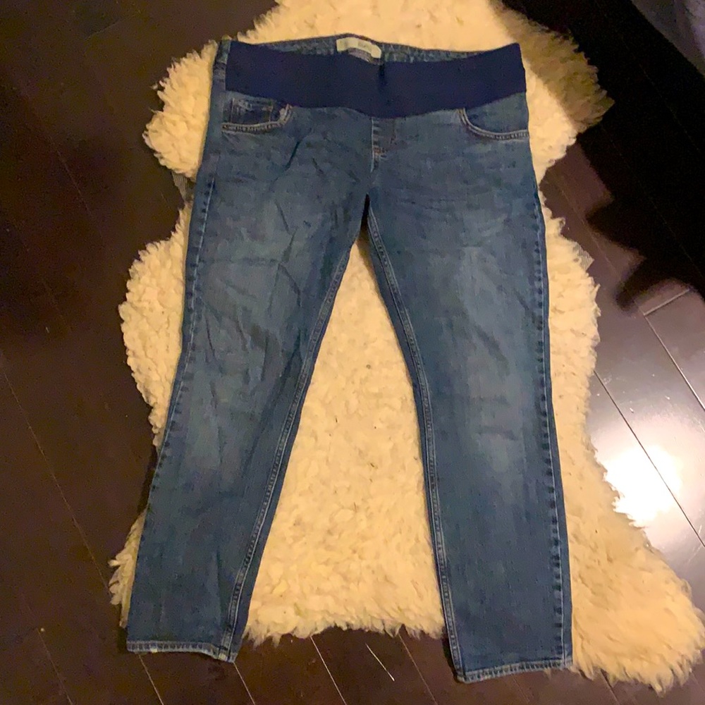 GUC top shop maternity skinny jeans with low panel waist.